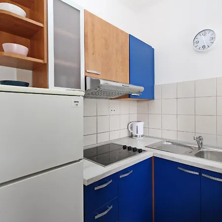 Apartment In Mit Eigenem Balkon - B59633
