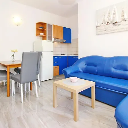 Apartment In Mit Eigenem Balkon - B59633