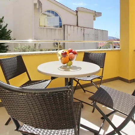 Apartment In Mit Eigenem Balkon - B59633 Baska (Krk)