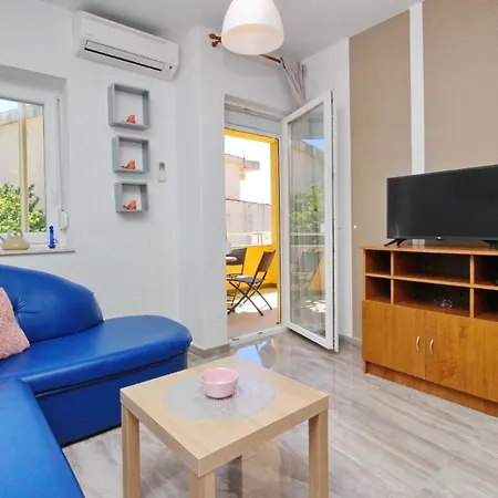 In Mit Eigenem Balkon באסקה